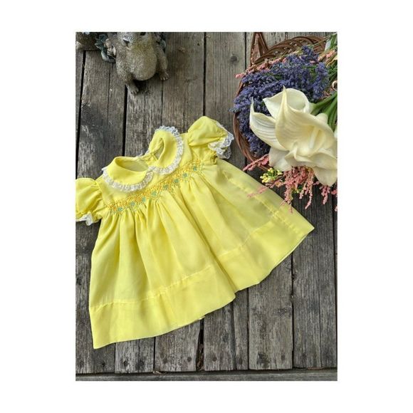 Vintage | 50s Yellow Party Dress Smocked Peter Pan Collar Puff Sleeve Lace Trim - Picture 1 of 8